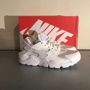 Women's Nike Air Huarache Run Size 5